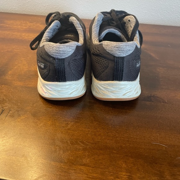 SOLD- Gently used New Balance sneakers - Picture 4 of 6